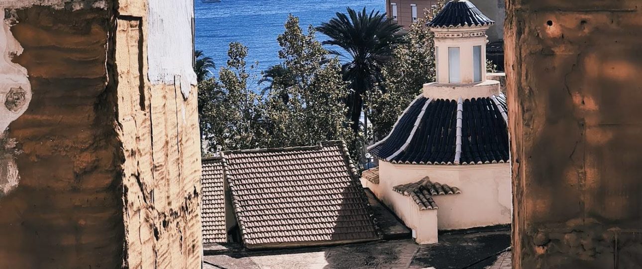 Tejados y campanario del casco antiguo de Alicante